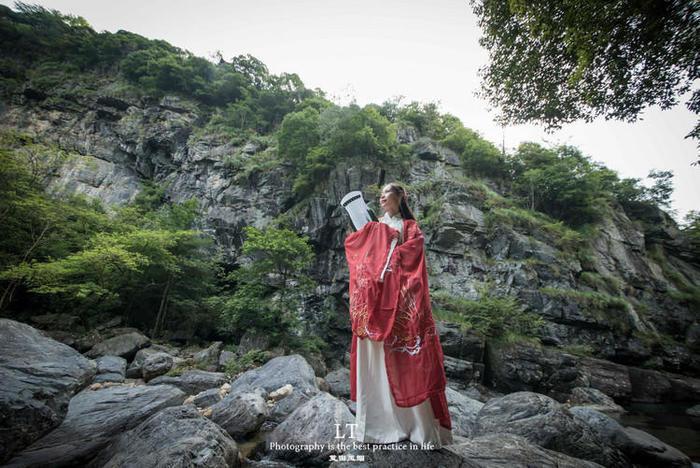 龚祖兵当选为龙岗区七届人大常委会主任