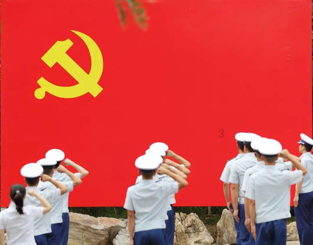 福建舰在央视露面三秒，却透露出一个重大信息：004号航母也快了