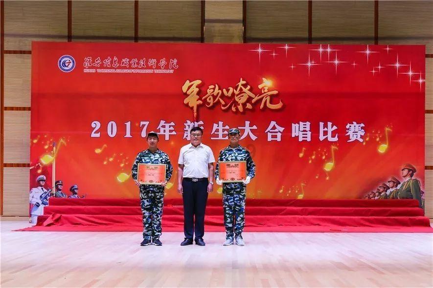 闺蜜的时尚对决