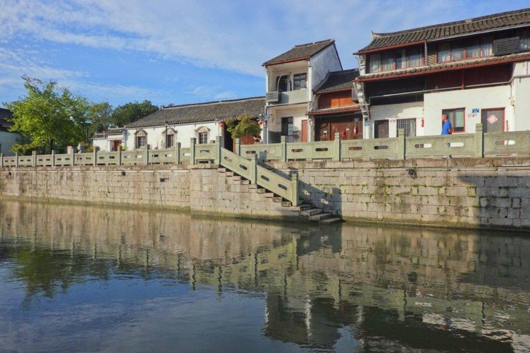 河北省张家口第一大镇，非县政府驻地